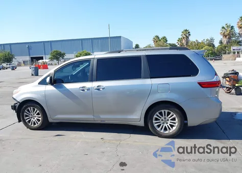 2017 Toyota Sienna Xle 8 Passenger z USA, uszkodzony, nr VIN 5TDYZ3DC3HS797383